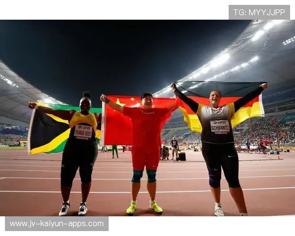 世界冠军拿错国旗庆祝尴尬瞬间曝光